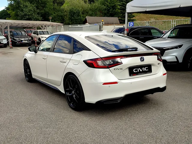 HONDA CIVIC 2.0 e:HEV Sport e-CVT – fotografia 6 z 15