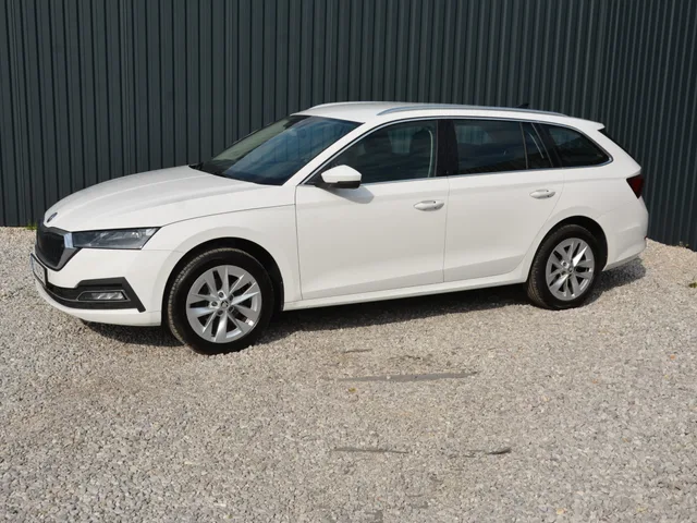 Škoda Octavia Combi 2.0 TDI DSG Style – fotografia 3 z 15