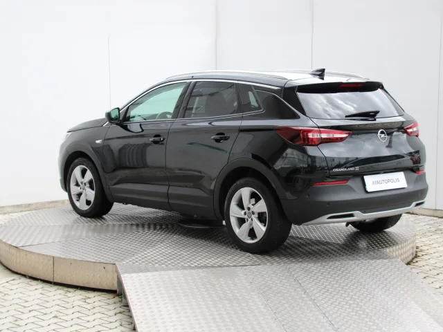 Opel Grandland X 1.6 133kW AT/8 – fotografia 3 z 15