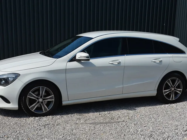 Mercedes-Benz CLA 1.6 Benzín – fotografia 3 z 15