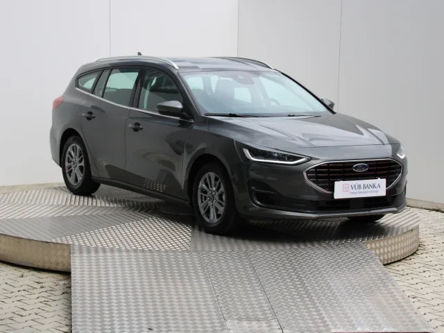 Ford Focus Combi 1.0 EcoBoost mHEV Titanium – fotografia 2 z 15