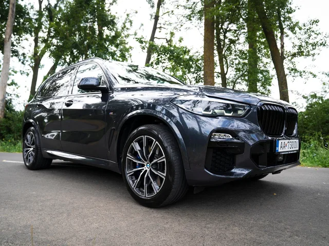 BMW X5 xDrive30d – fotografia 4 z 14