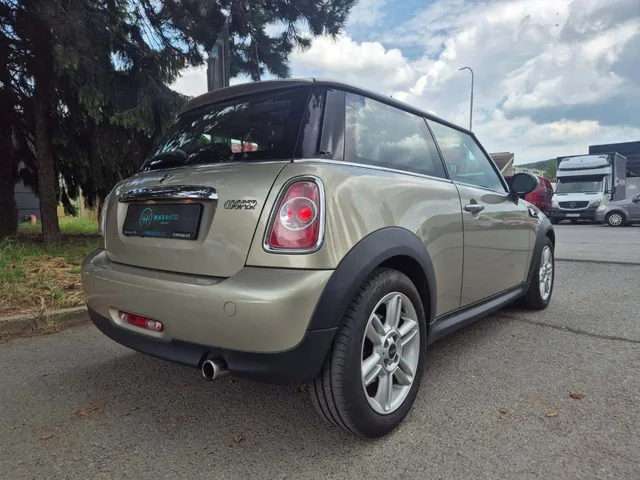 Mini Cooper 1.6 benzín 90 kW – fotografia 4 z 15