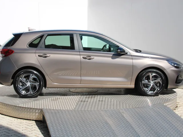 Hyundai i30 1.5 T-GDi MHEV Play – fotografia 6 z 15