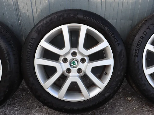 Škoda Yeti – AL disky + pneu 225/50 R17 – fotografia 3 z 12