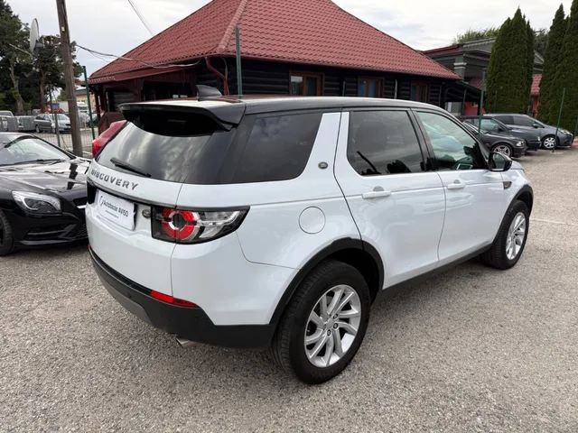 Land Rover Discovery 2.0D SD4 S AWD – fotografia 4 z 15
