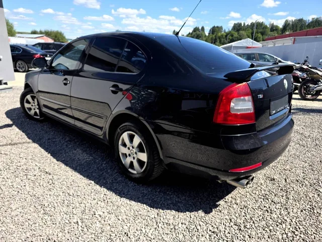 Škoda Octavia 1.8 TSI Elegance – fotografia 6 z 15