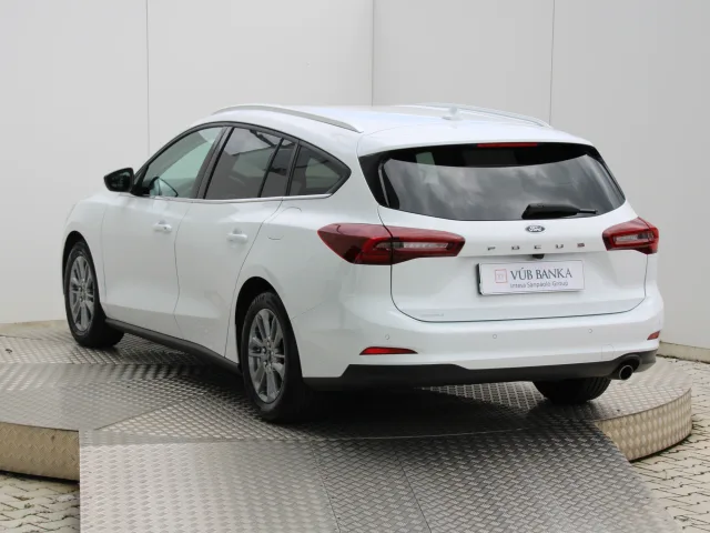 Ford Focus Combi 1.5 EcoBlue Titanium – fotografia 6 z 15