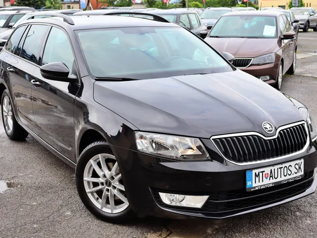Škoda Octavia 1.6 TDI Ambition – fotografia 6 z 15