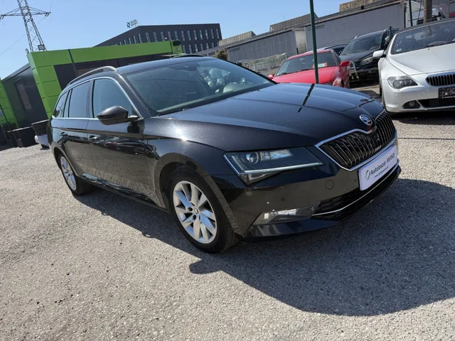 Škoda Superb Combi 1.4 TSI ACT Ambition DSG – fotografia 3 z 15