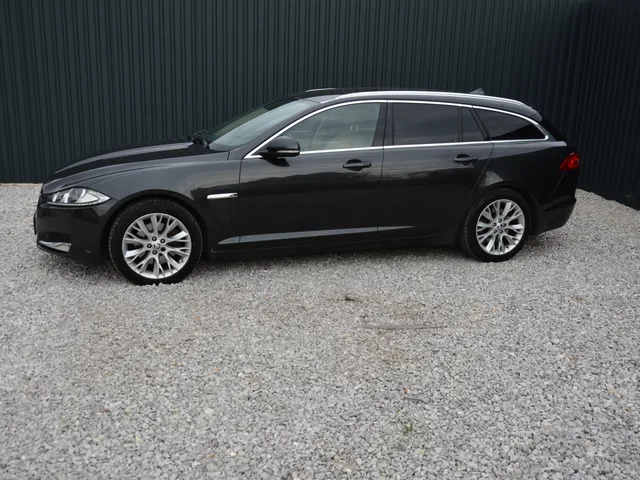 Jaguar XF 2.2 Sportbrake – fotografia 3 z 14