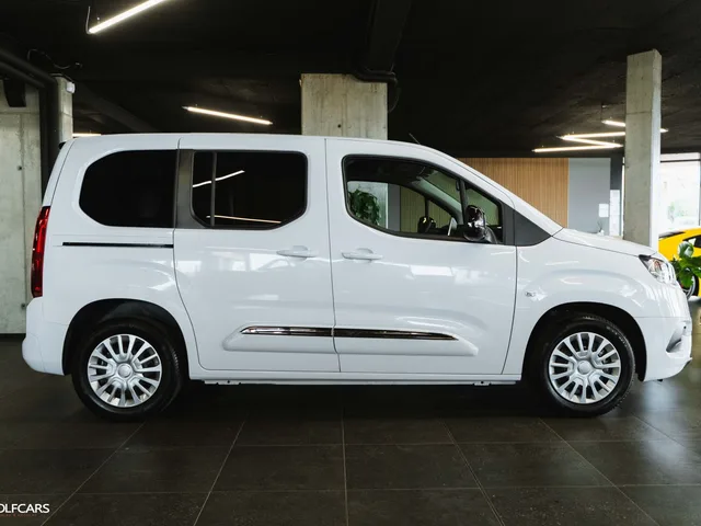 Toyota Proace City Verso Shuttle 1.5D 75kW – fotografia 6 z 15