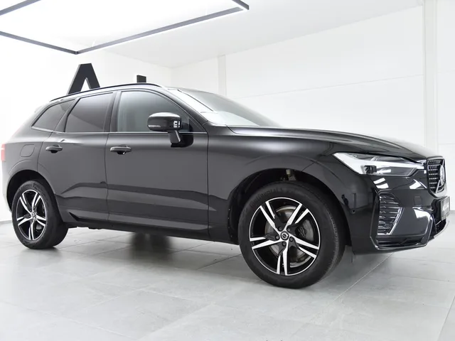 Volvo XC60 2.0 B4 mHEV R-Design AWD A/T – fotografia 5 z 15
