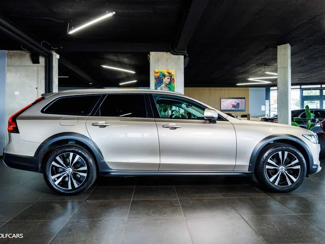 Volvo V90 Cross Country B4 AWD MHEV – fotografia 6 z 15