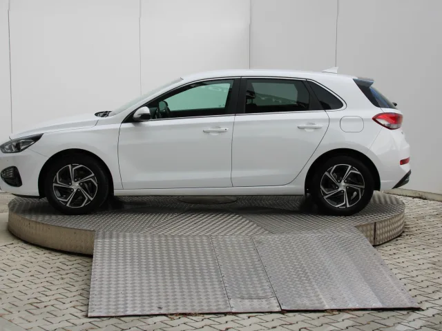 Hyundai i30 Family 1.6 CRDi – fotografia 2 z 15