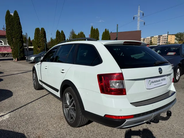 Škoda Octavia Combi 2.0 TDI Edition 4x4 DSG – fotografia 6 z 15