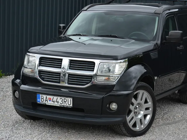 Dodge Nitro 2.8 CRD 4x4 – fotografia 2 z 13