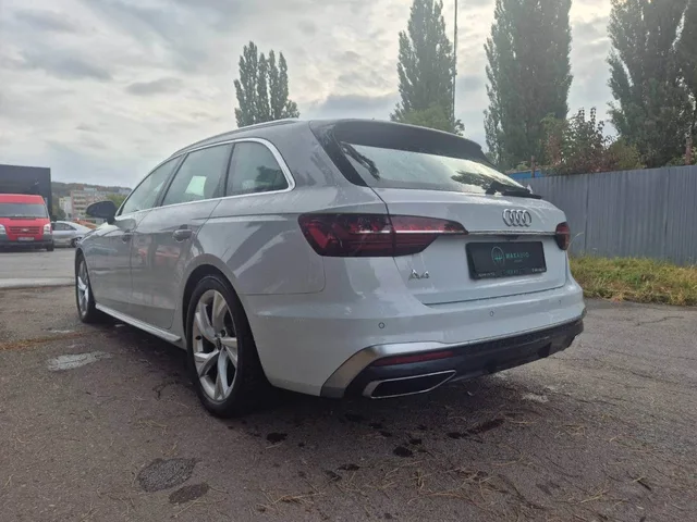 Audi A4 Avant 2.0 TDI S line – fotografia 4 z 15