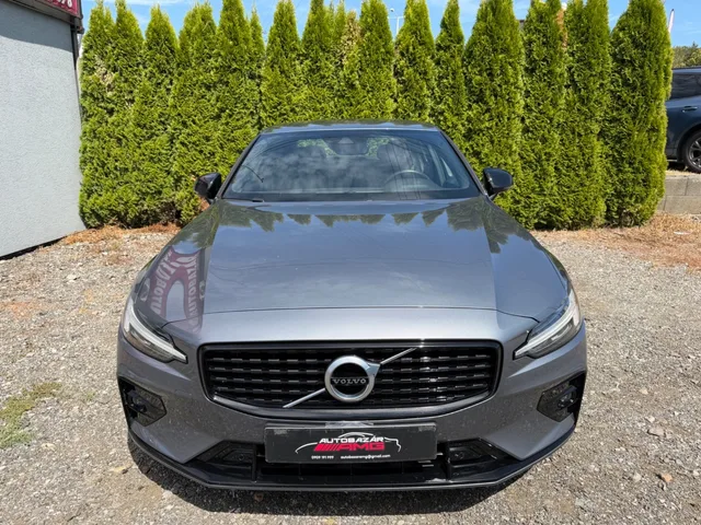 Volvo S60 B4 Momentum Pro A/T – fotografia 2 z 13