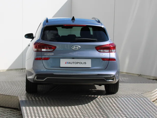 Hyundai i30 CW Family 1,5 T-GDi MHEV – fotografia 4 z 15