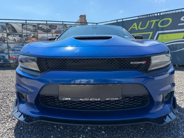 Dodge Charger SXT 3.6 – fotografia 3 z 15