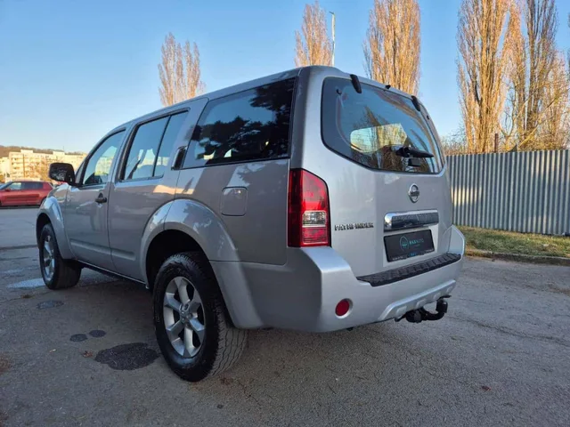 Nissan Pathfinder 2.5 dCi SE – zdjęcie 3 z 15