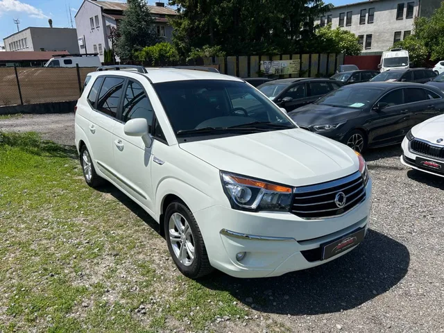 SsangYong Rodius 2.2 Diesel – fotografia 3 z 13