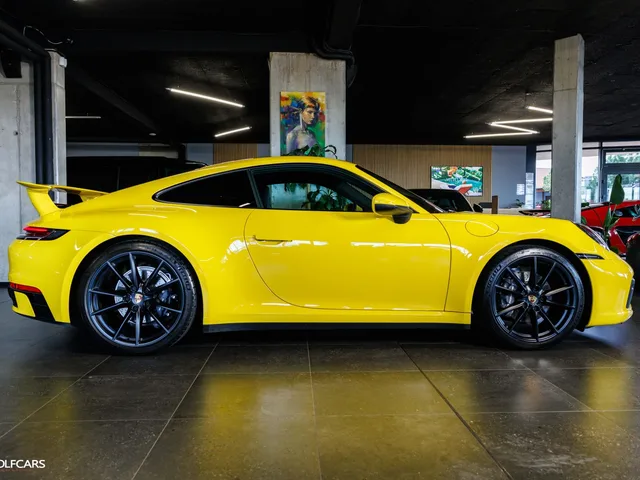 Porsche 911 Carrera 4 Coupé – fotografia 6 z 15