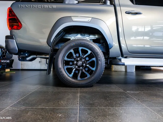 Toyota Hilux 2.8 D-4D Invincible – fotografia 5 z 15