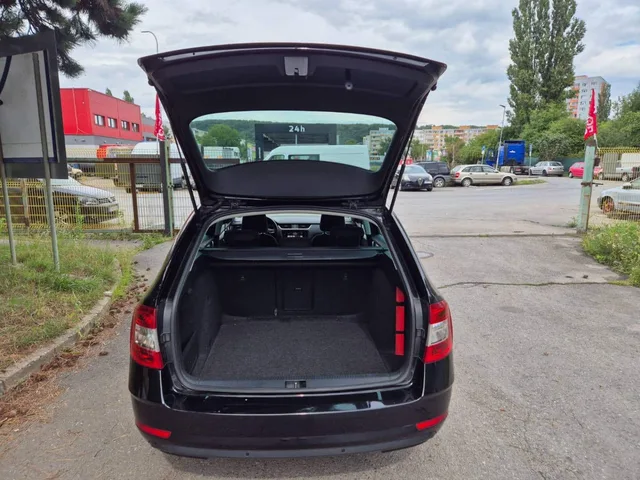 Škoda Octavia Combi 1.6 TDI Ambition – fotografia 6 z 15
