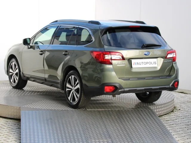 Subaru Outback 2,5 i – fotografia 6 z 15