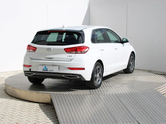 Hyundai i30 1.6 CRDi 85 kW – fotografia 5 z 15