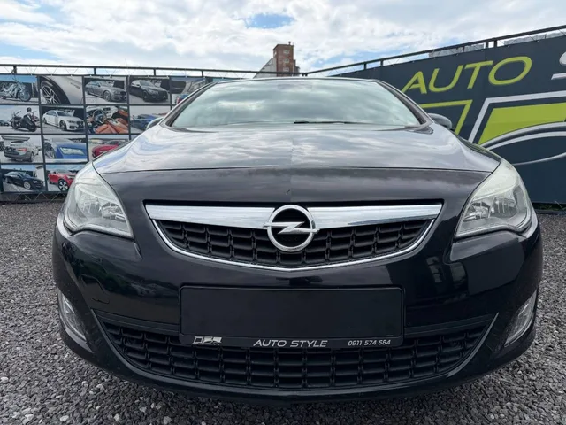 Opel Astra 1.4 ecoFLEX Essentia – fotografia 3 z 15