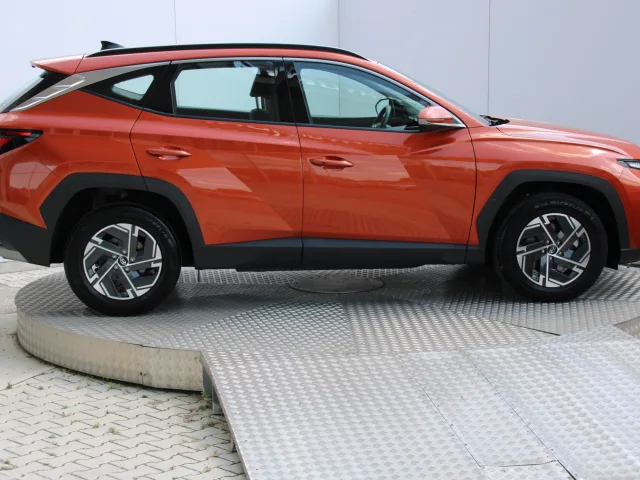 Hyundai Tucson Family 1.6 T-GDi HEV 158 kW A/T – fotografia 6 z 15