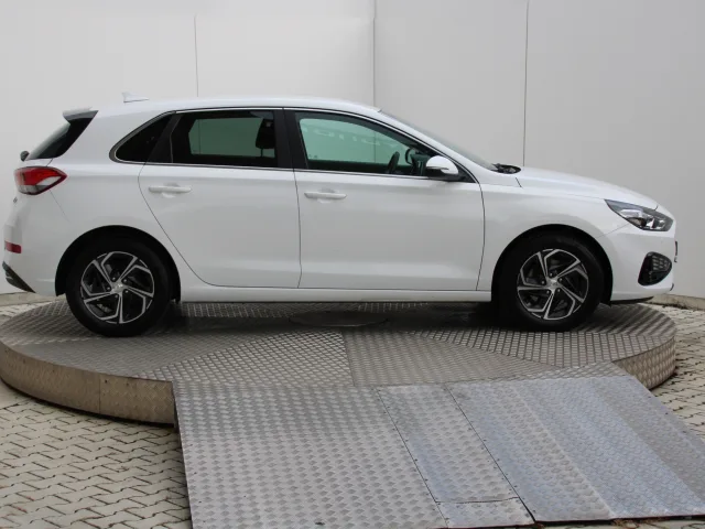 Hyundai i30 Family 1.6 CRDi – fotografia 6 z 15