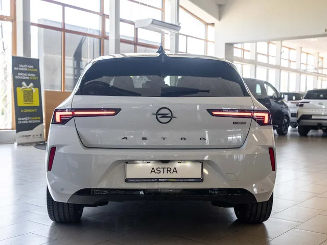 Opel Astra Ultimate Hybrid 48V 145k – fotografia 5 z 14