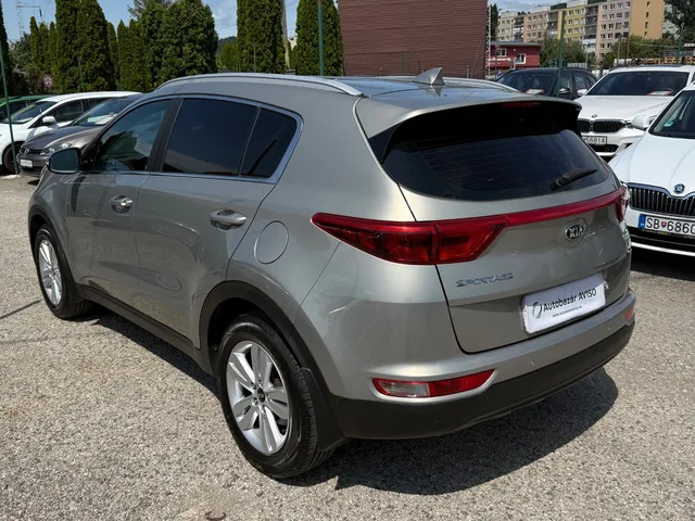 Kia Sportage 1.7 CRDi Gold – fotografia 4 z 15