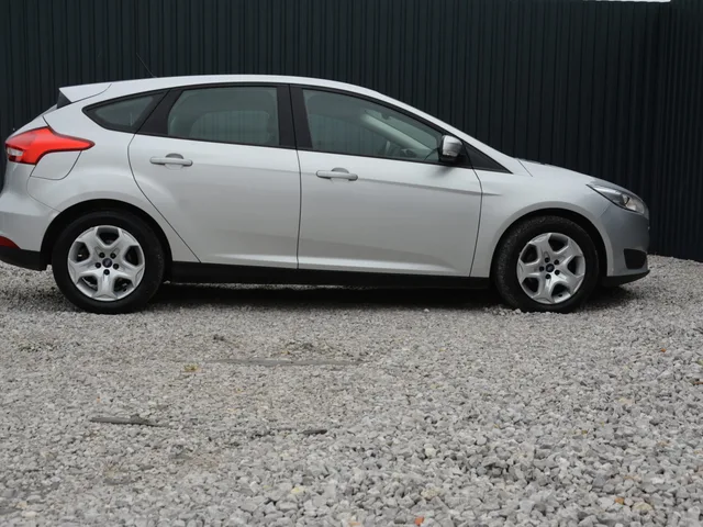 Ford Focus 1.5 – fotografia 5 z 15