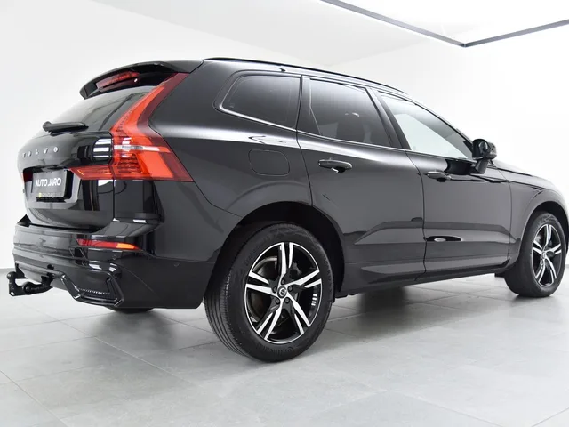 Volvo XC60 2.0 B4 mHEV R-Design AWD A/T – fotografia 6 z 15