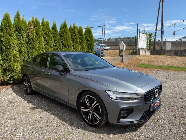 Volvo S60 B4 Momentum Pro A/T – fotografia 3 z 13