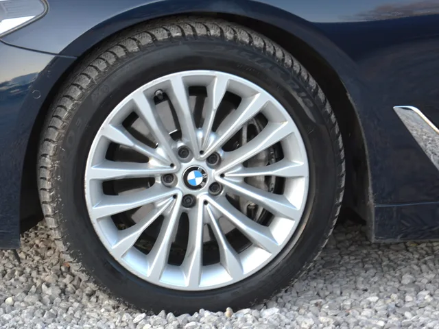 BMW 5 Series Touring 540d xDrive – fotografia 3 z 15