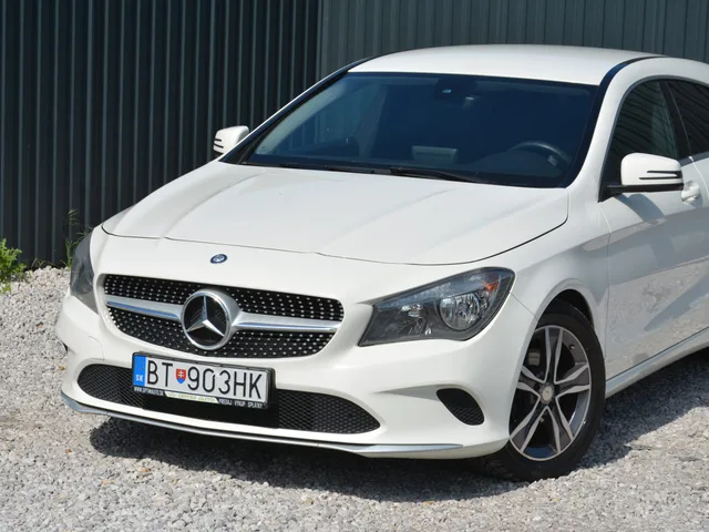 Mercedes-Benz CLA 1.6 Benzín – fotografia 2 z 15