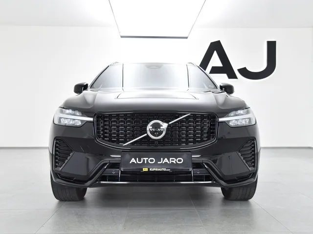 Volvo XC60 2.0 B4 mHEV R-Design AWD A/T – fotografia 3 z 15
