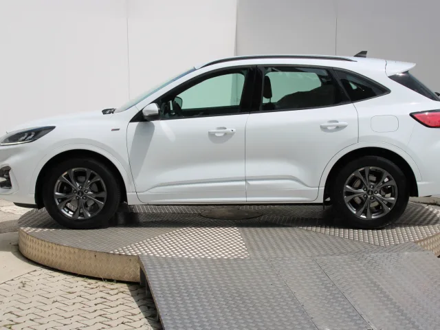 Ford Kuga 1.5 TDCi 88 kW A/T8 – fotografia 2 z 15