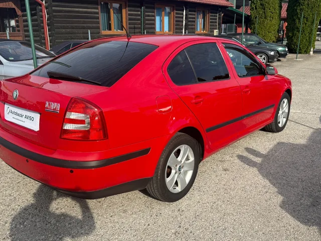 Škoda Octavia 1.9 TDI Elegance DSG – fotografia 4 z 15